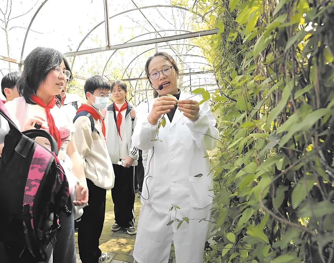 中学生走进高校“宝藏”场馆
